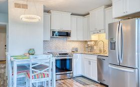 Bella Vista: Marshfront Condo 1 Block To The Beach. Pool & Hot Tub-1St Floor